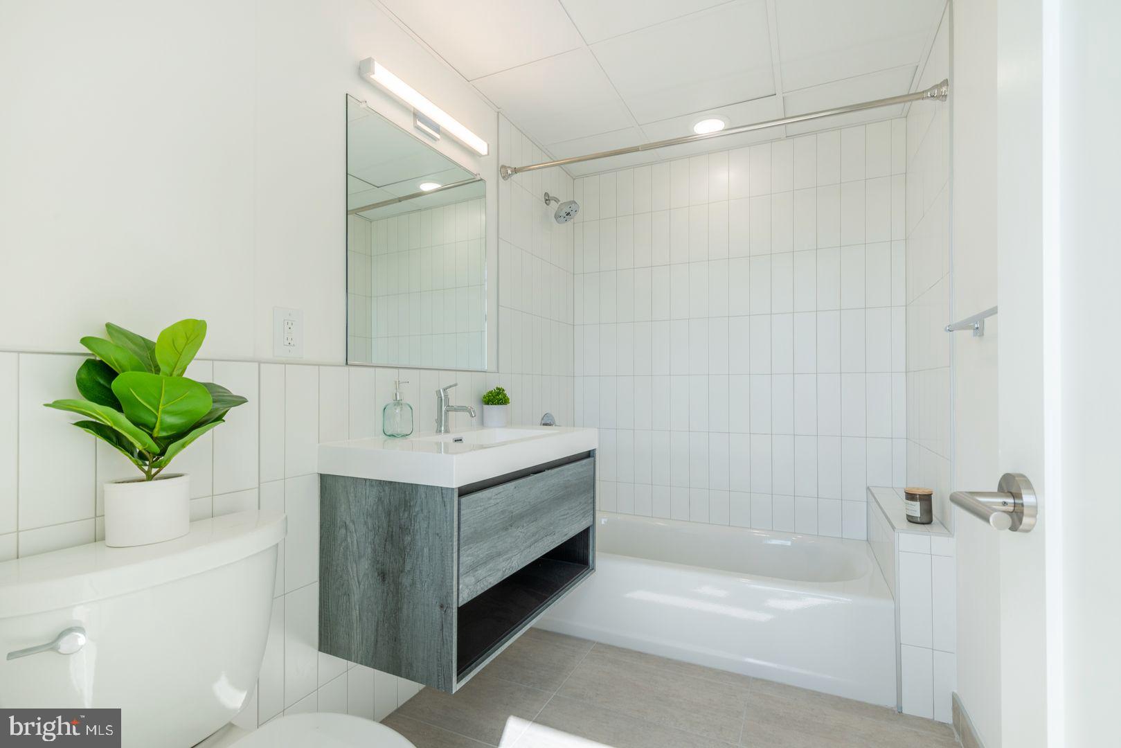 833 WHARTON STREET 2B-405