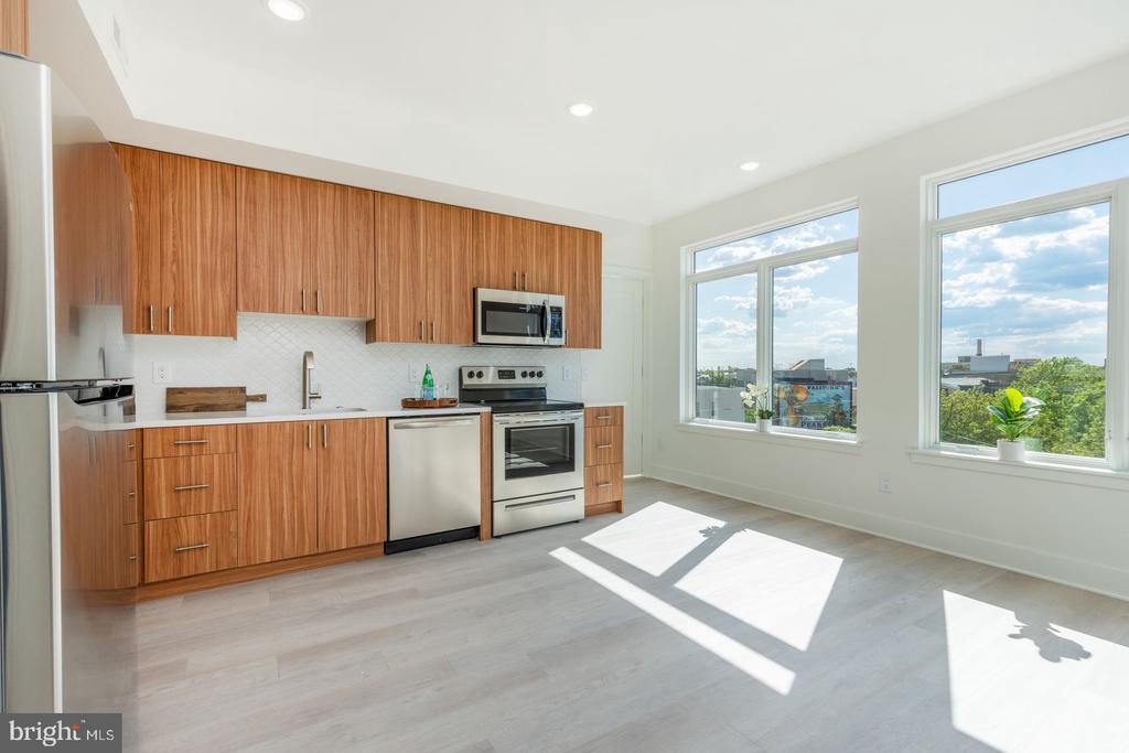 833 WHARTON STREET 2B-405
