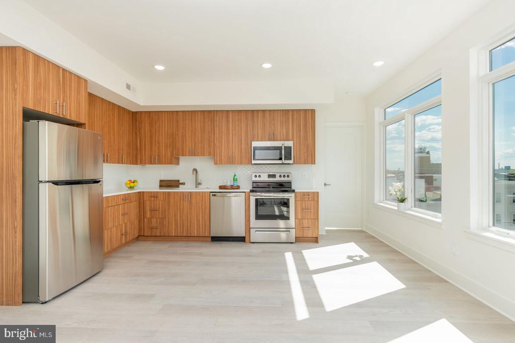833 WHARTON STREET 2B-405