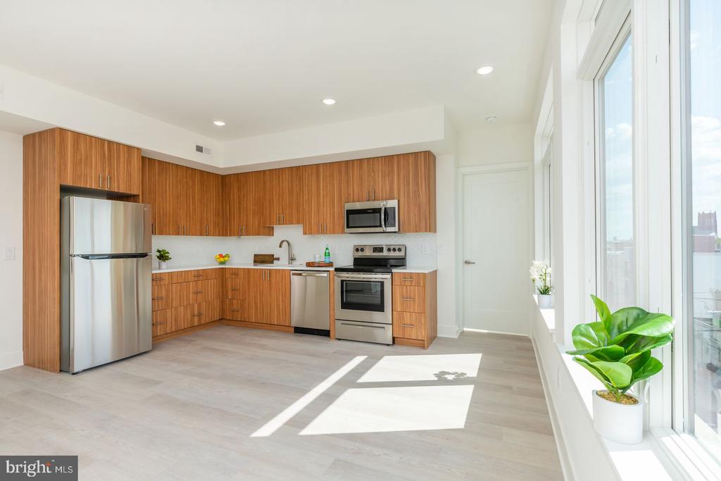 833 WHARTON STREET 2B-405