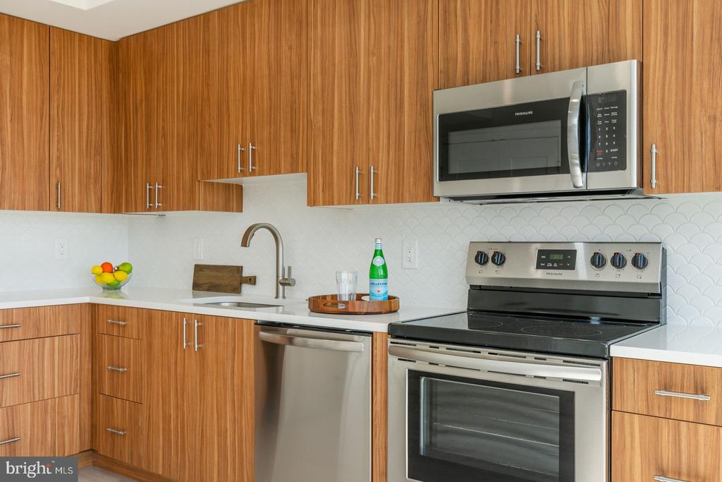 833 WHARTON STREET 2B-405