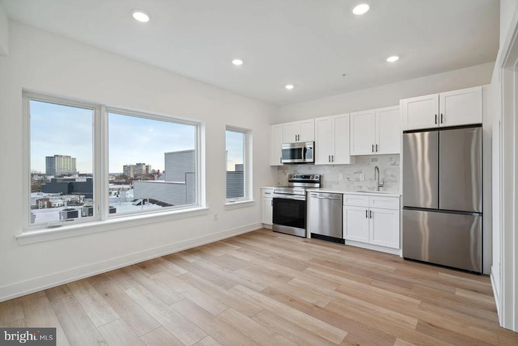 901 LELAND 1B-210