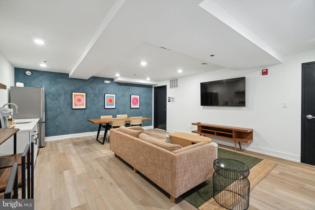 901 LELAND 1B-210