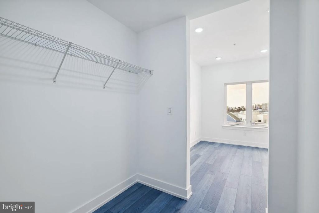 901 LELAND 1B-210