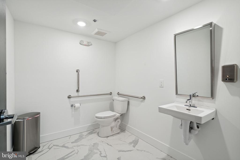 901 LELAND 1B-210