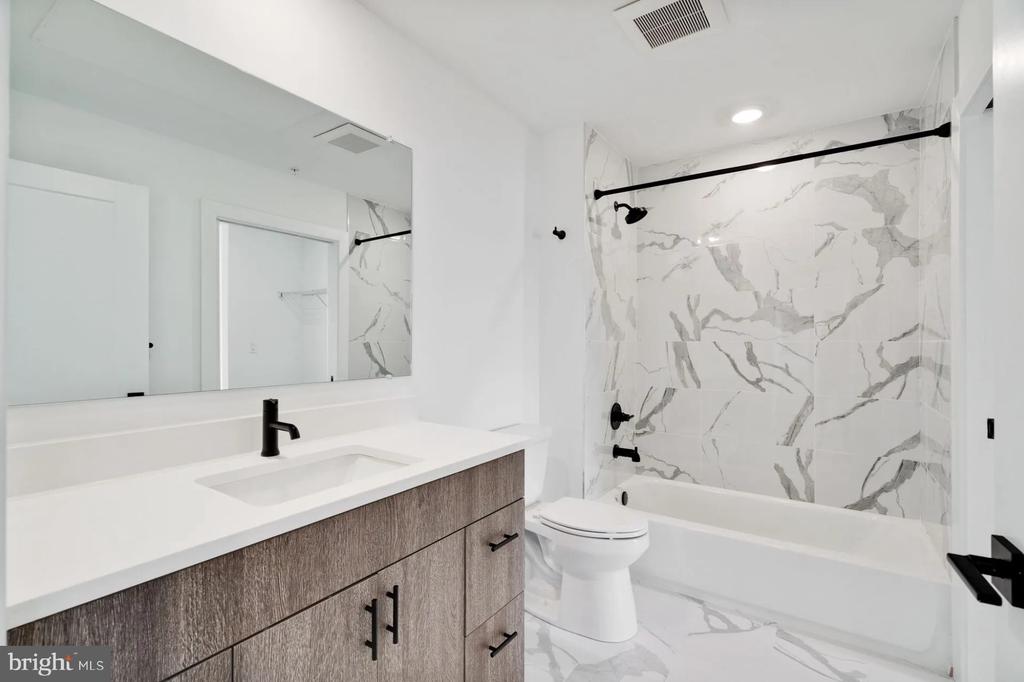 901 LELAND 1B-210
