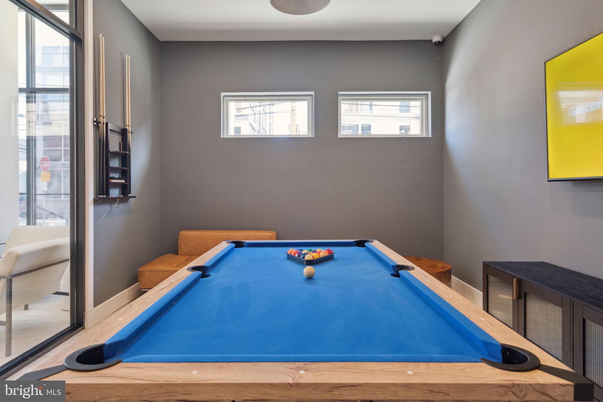 720 W THOMPSON STREET 1B-606