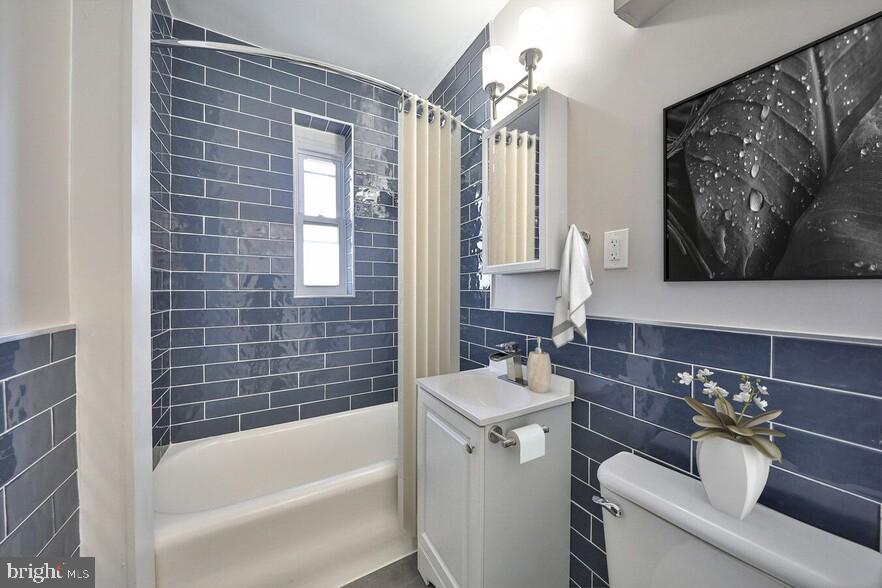 4247 LOCUST STREET 1B-114