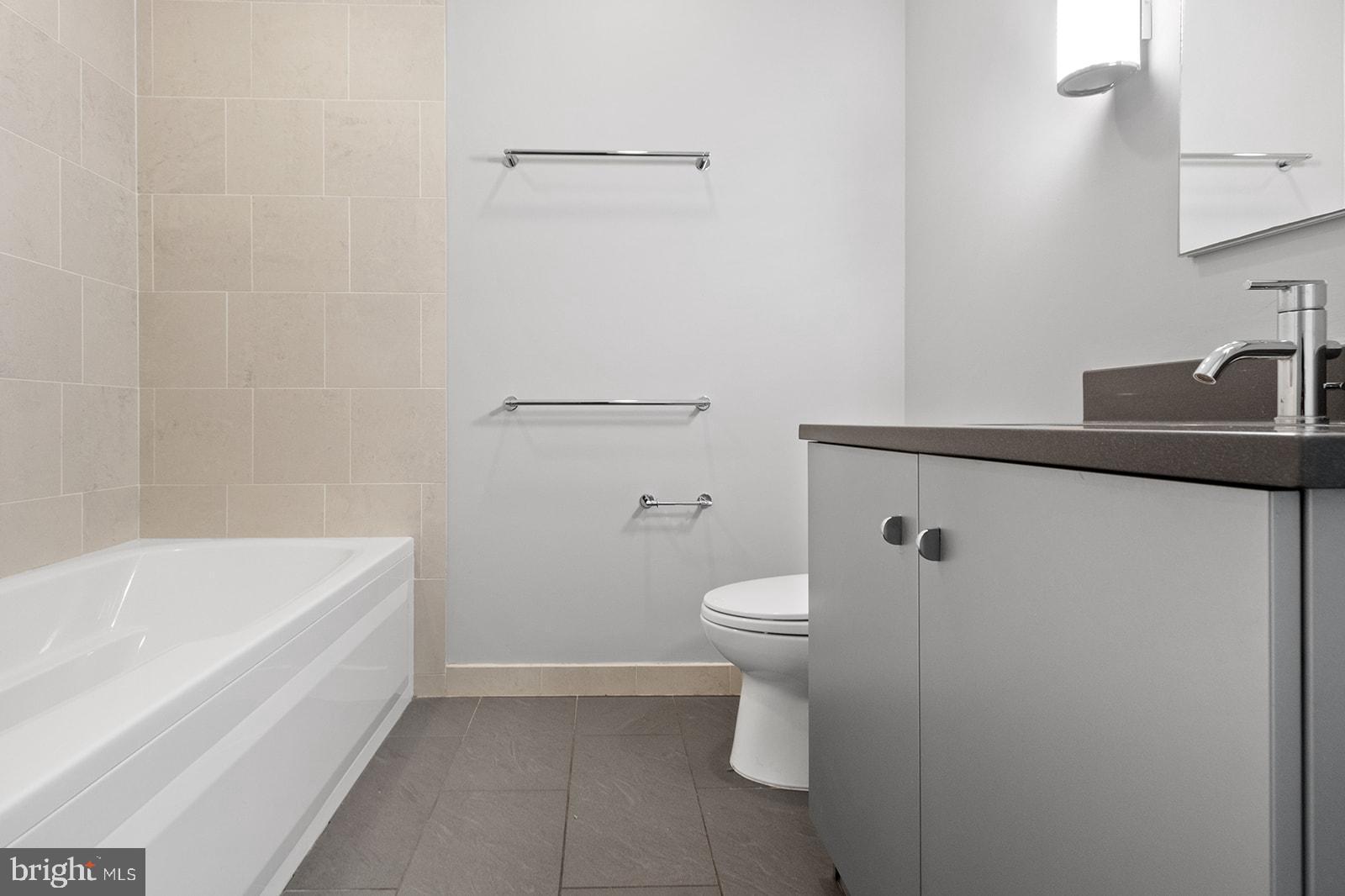 2101 MARKET STREET 305