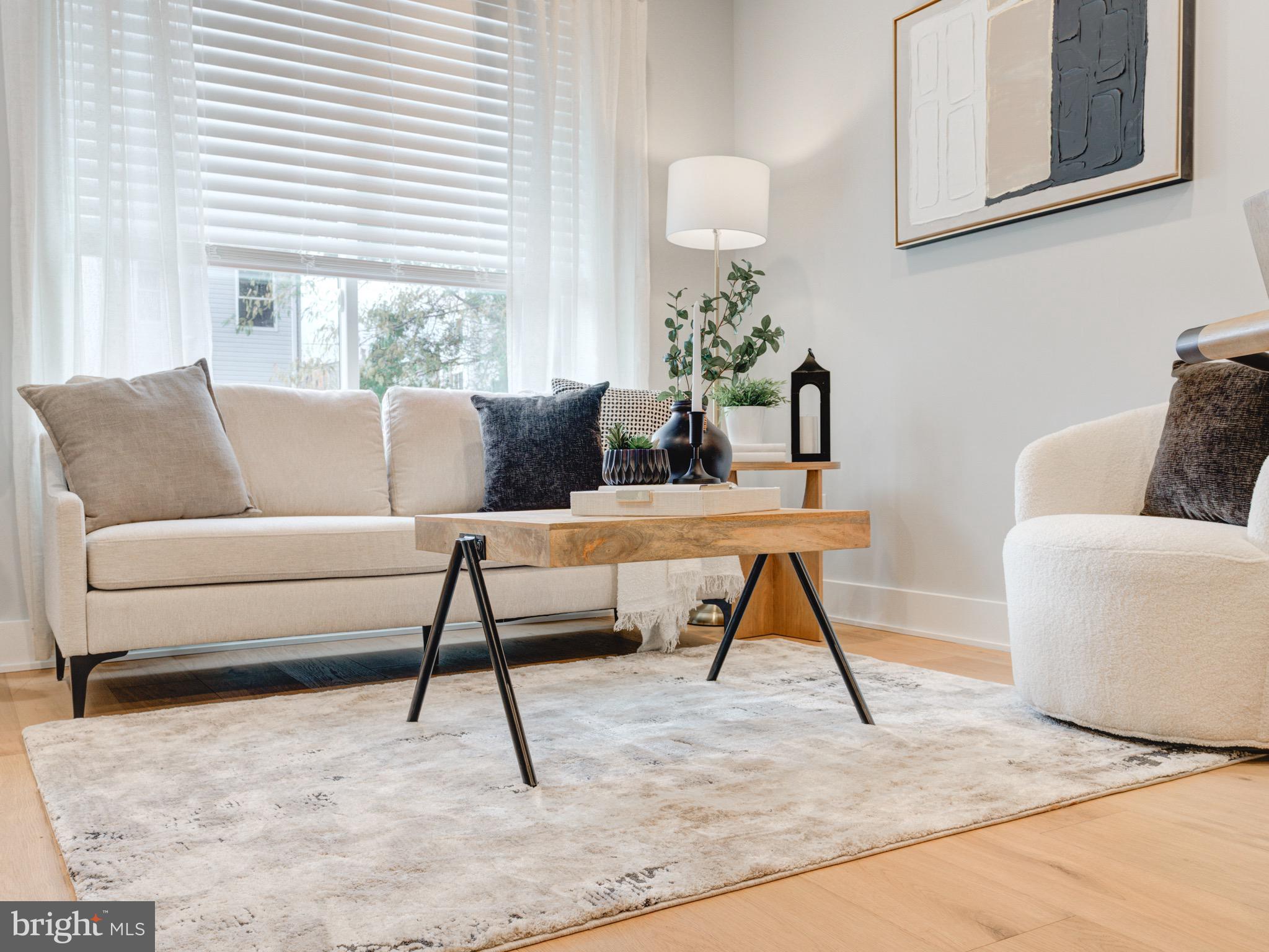 1937 N LEITHGOW STREET