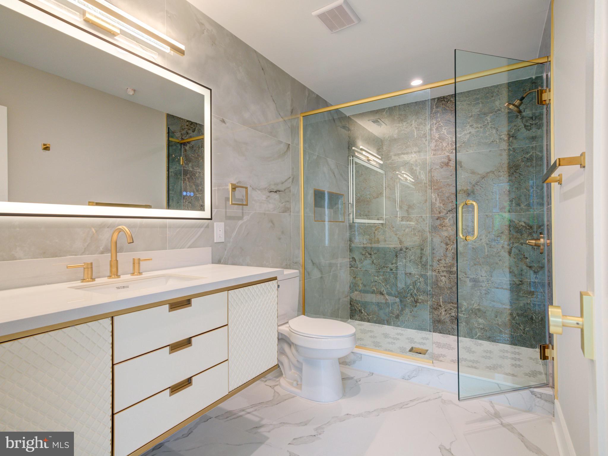 1019 E PALMER STREET