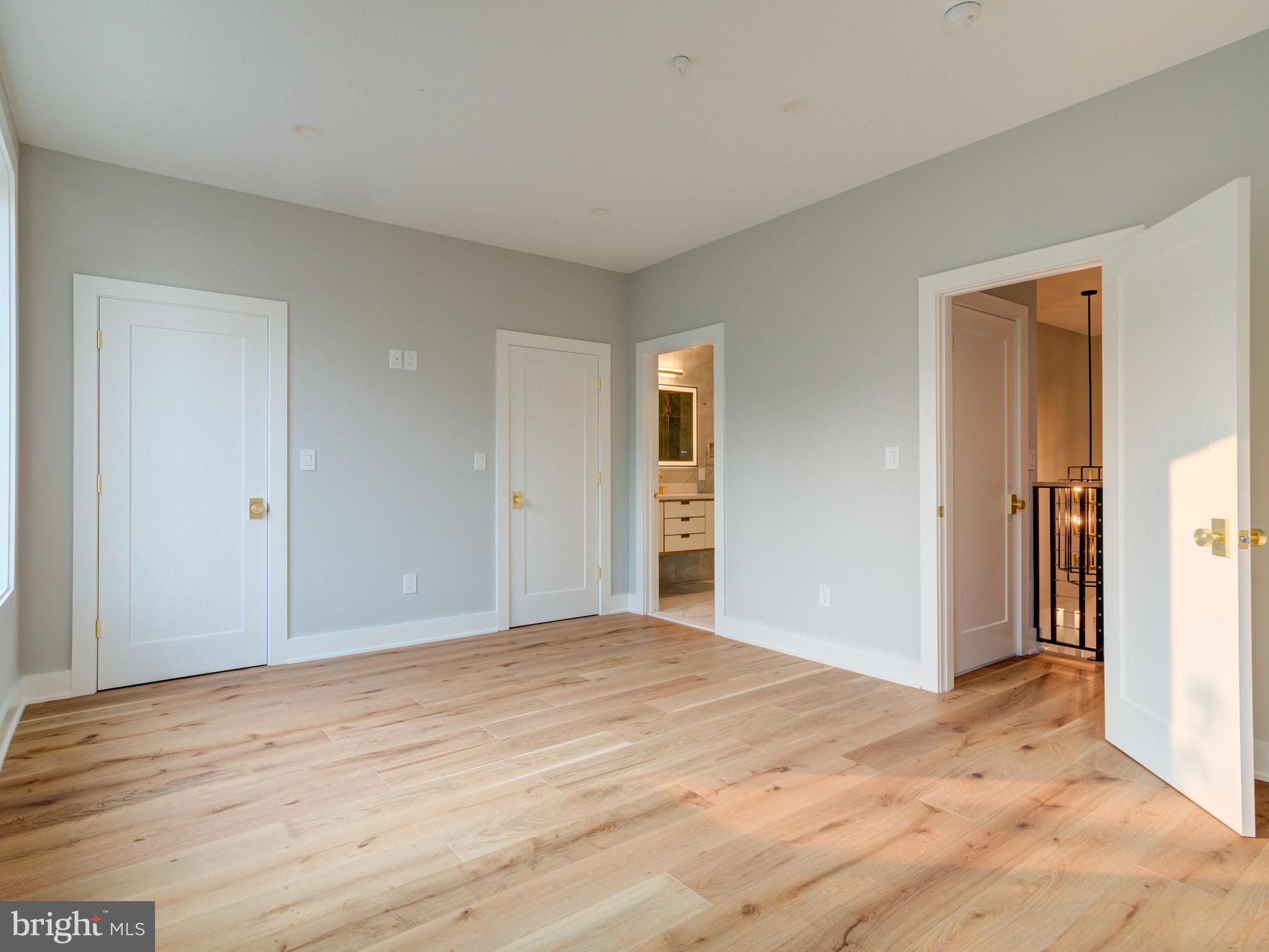 1019 E PALMER STREET