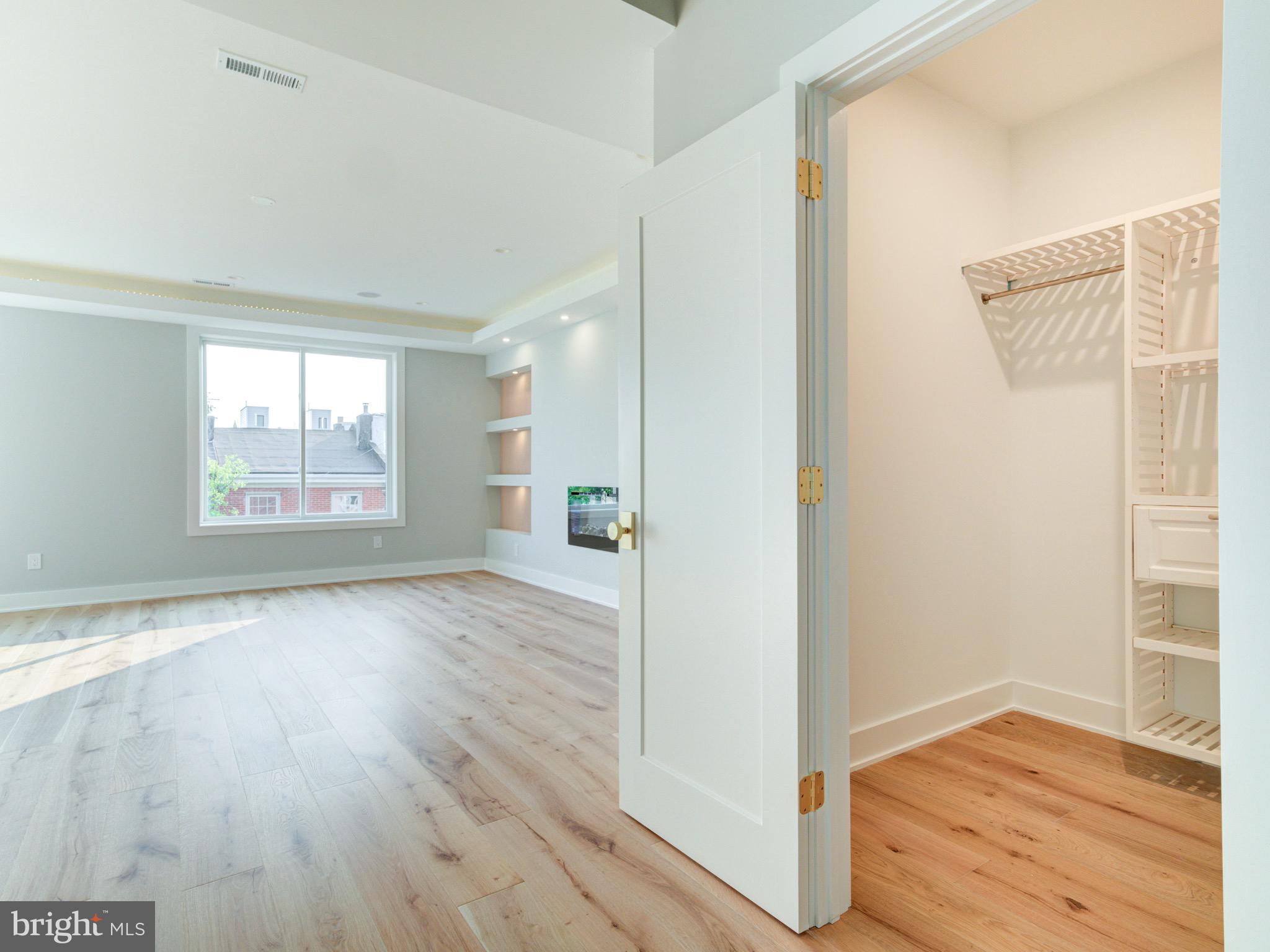 1019 E PALMER STREET