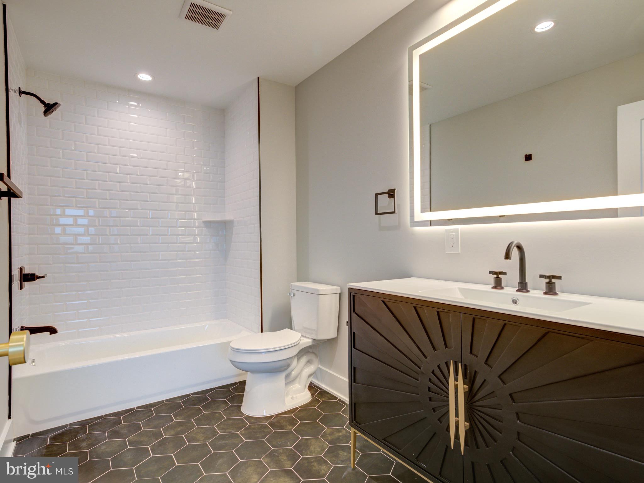 1019 E PALMER STREET