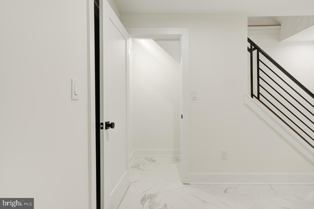 2619 E HUNTINGDON STREET