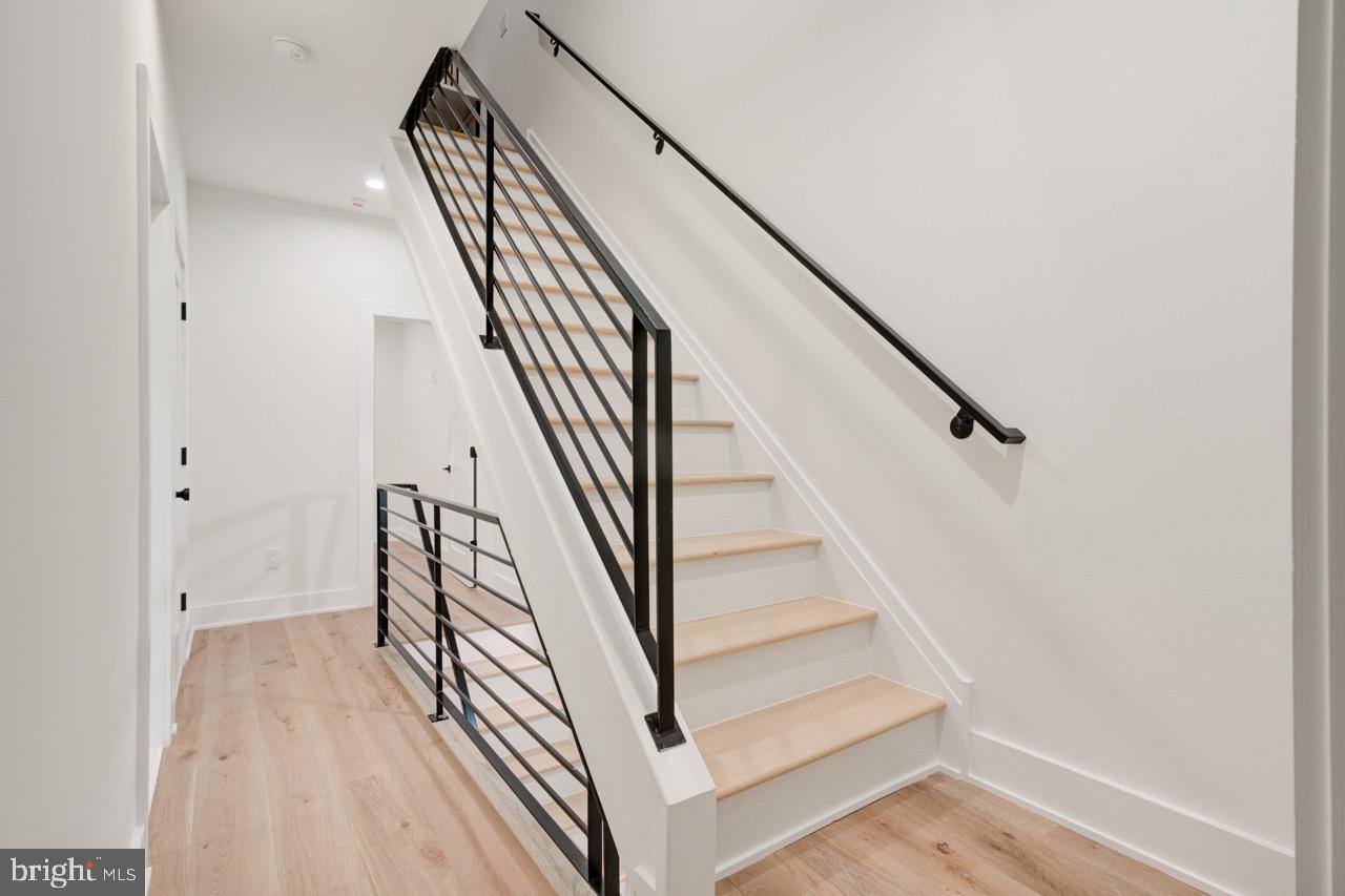 2619 E HUNTINGDON STREET