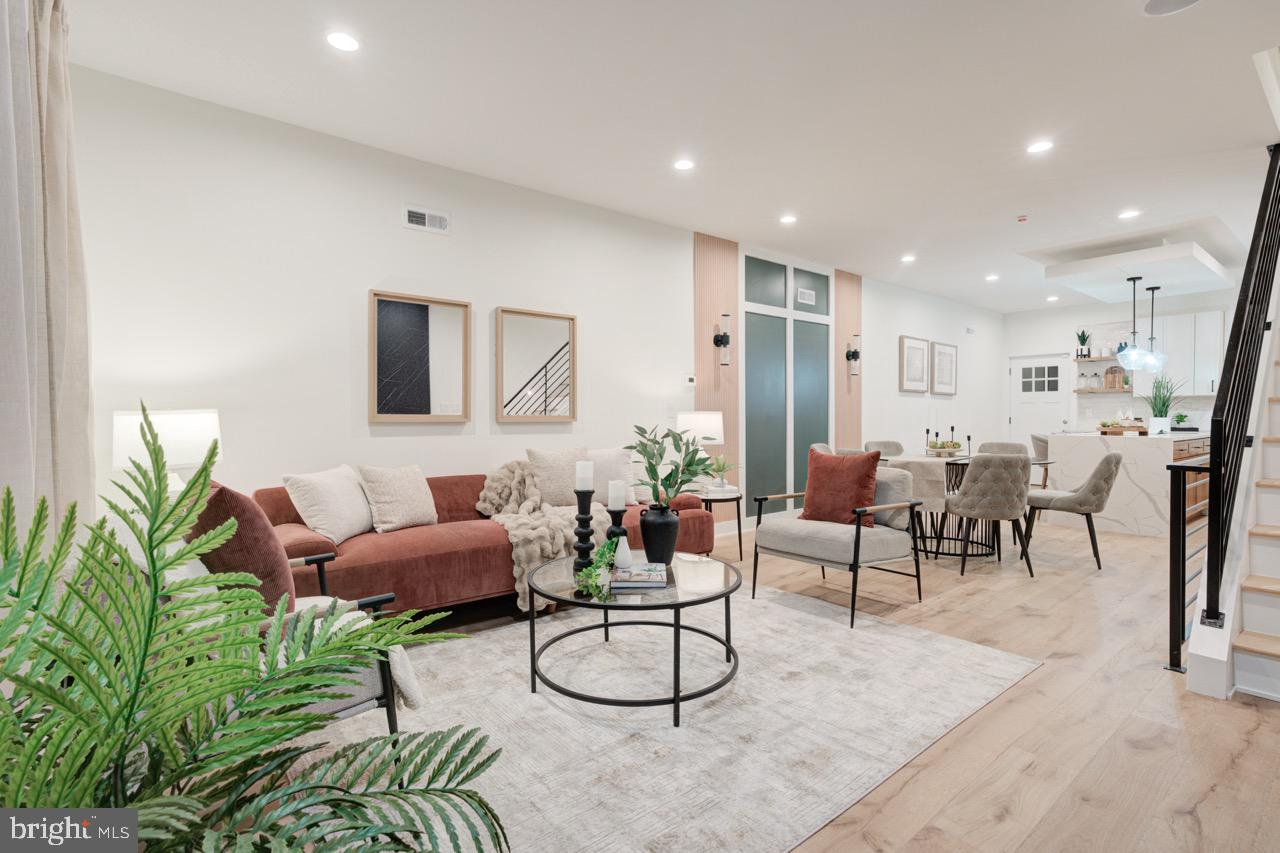 2619 E HUNTINGDON STREET