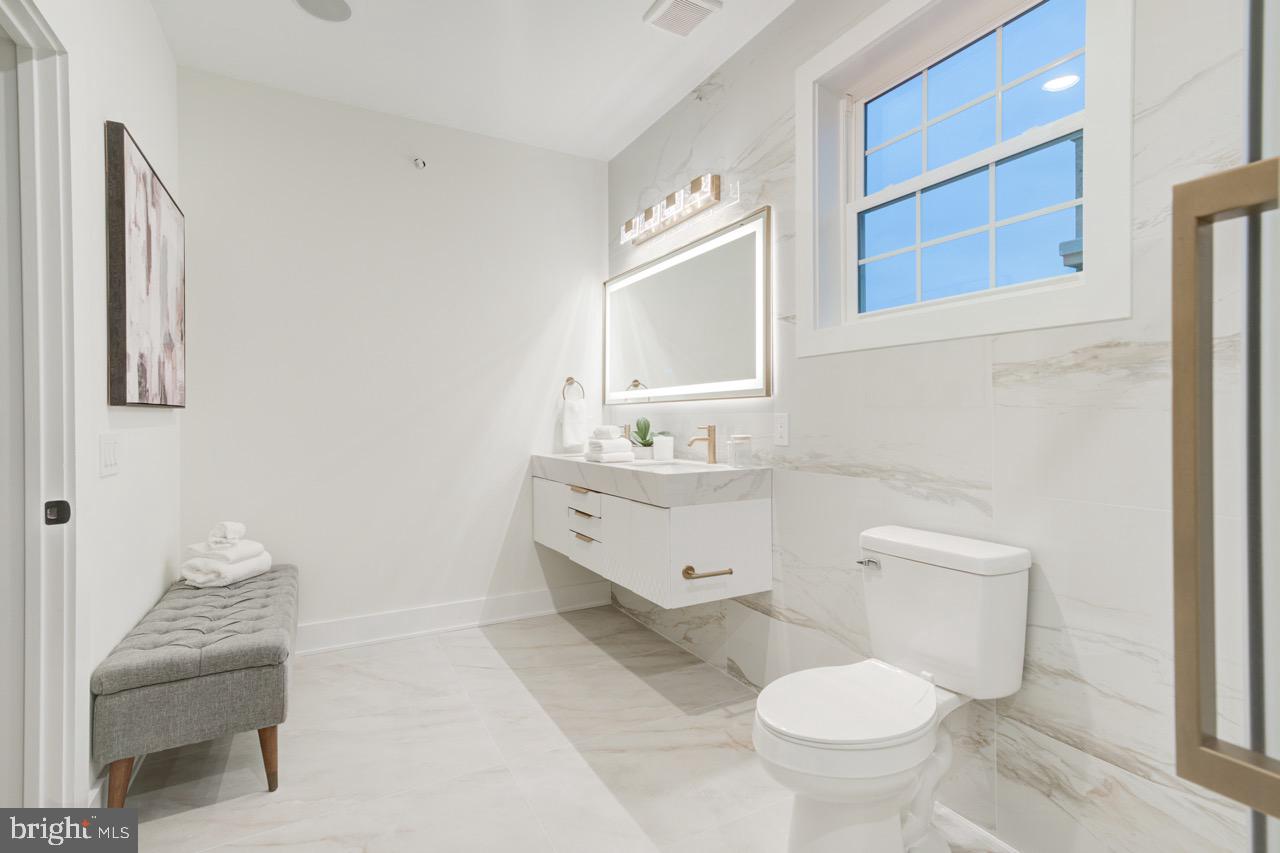 2619 E HUNTINGDON STREET