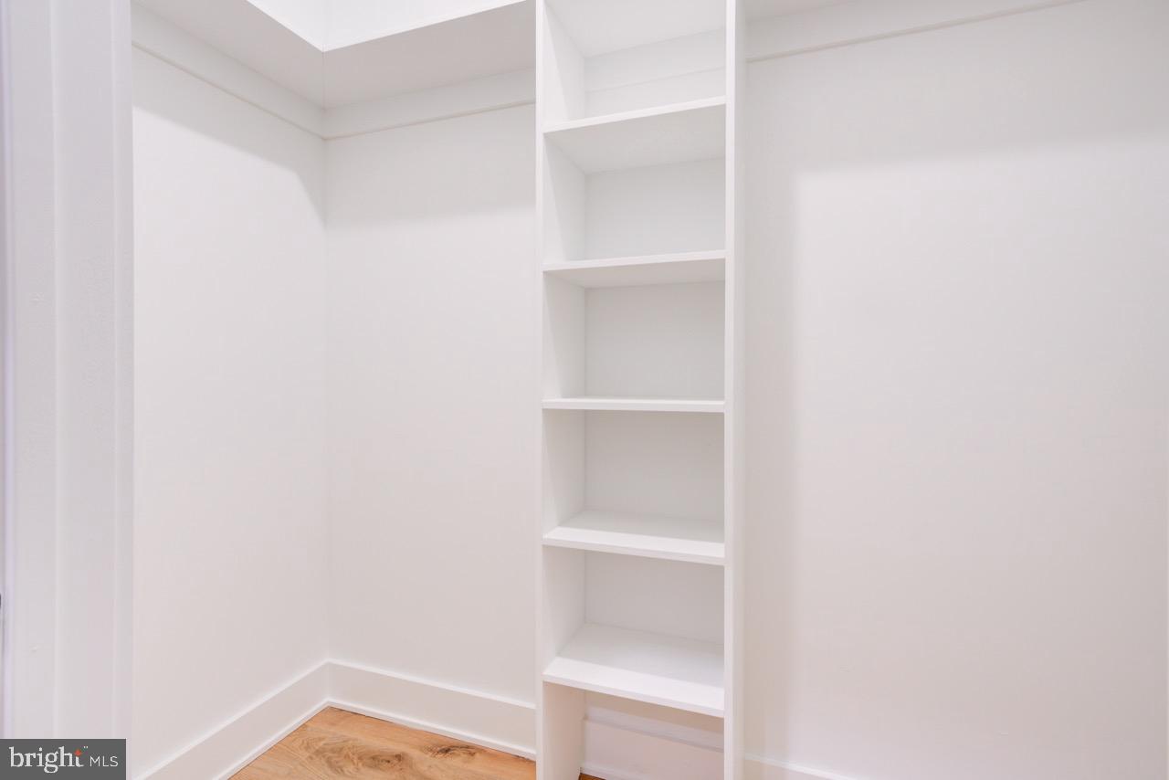 2619 E HUNTINGDON STREET