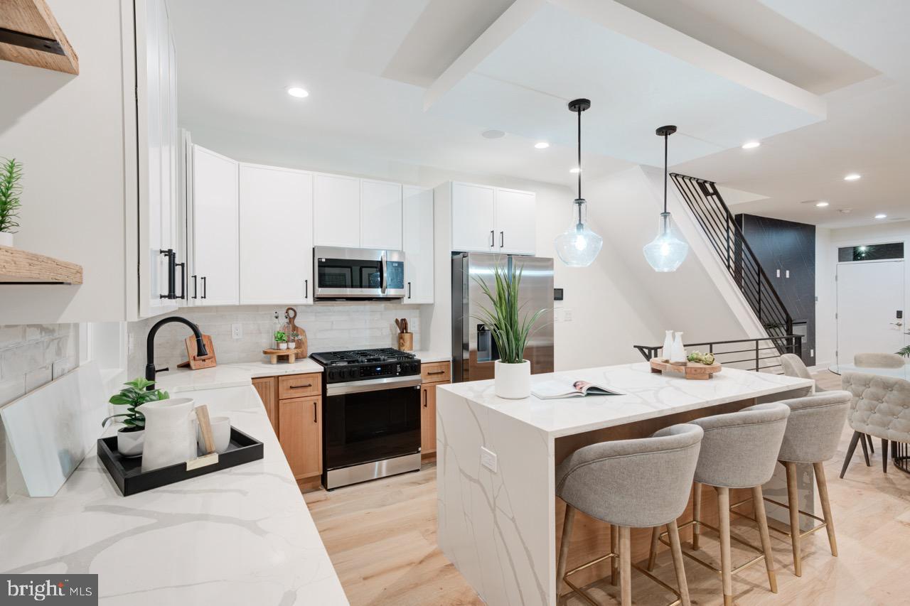 2619 E HUNTINGDON STREET