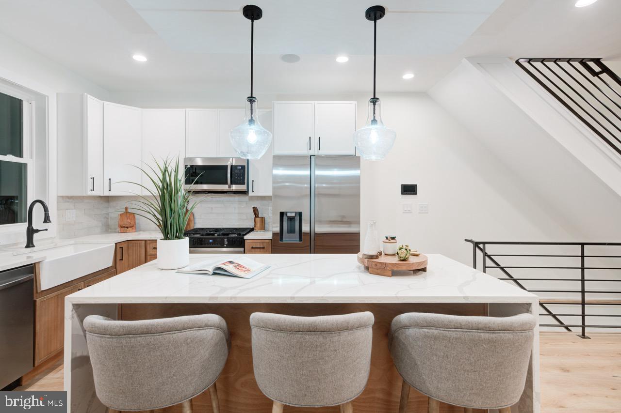 2619 E HUNTINGDON STREET