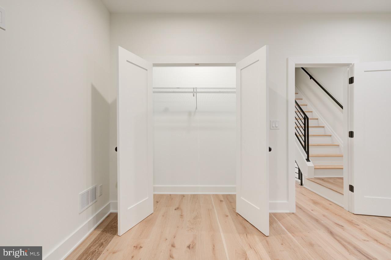 2619 E HUNTINGDON STREET