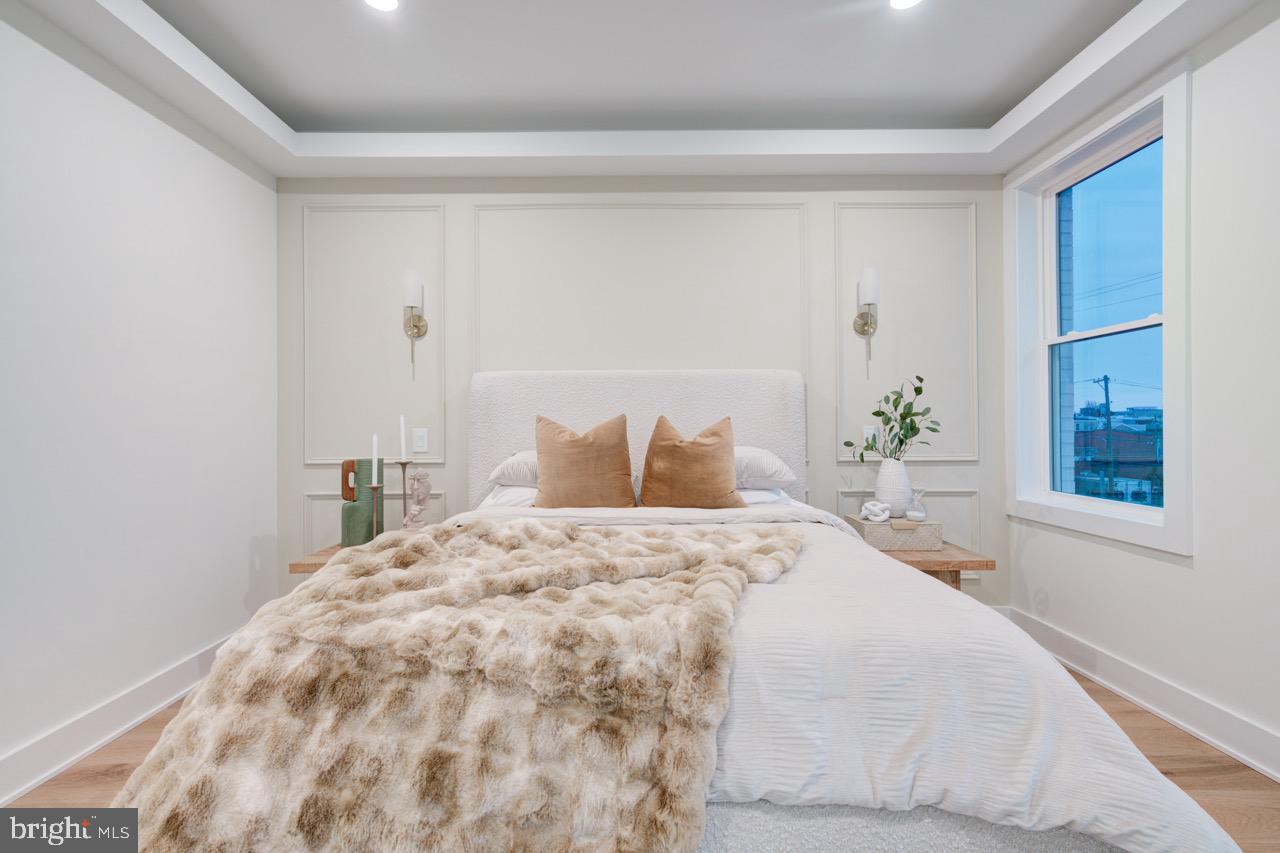 2619 E HUNTINGDON STREET