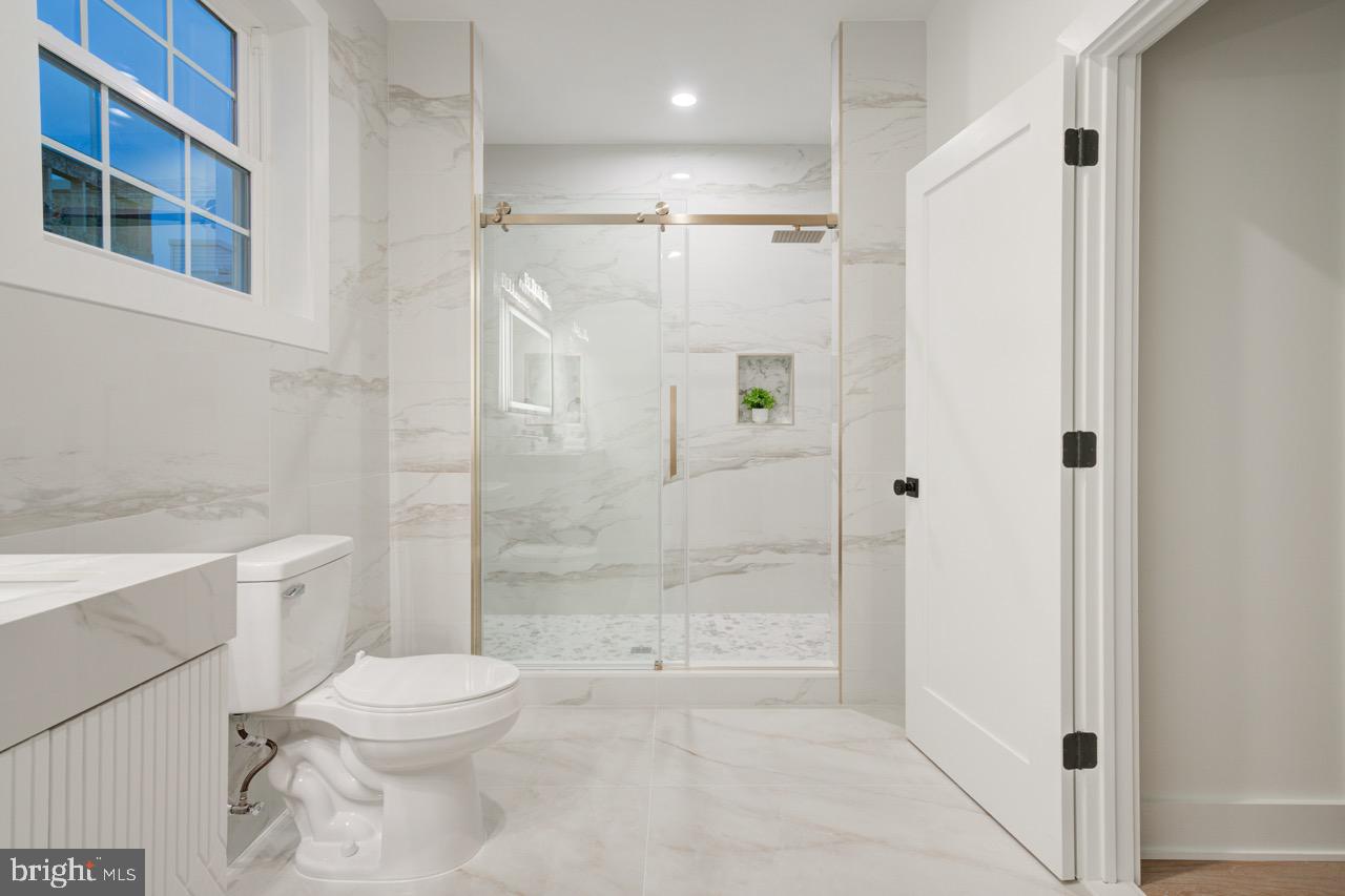 2619 E HUNTINGDON STREET