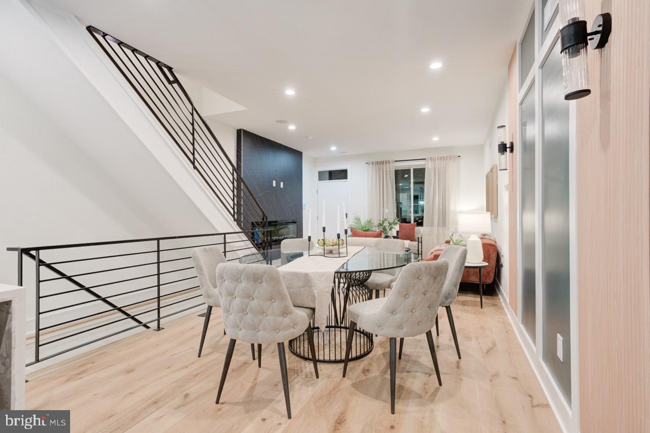 2619 E HUNTINGDON STREET