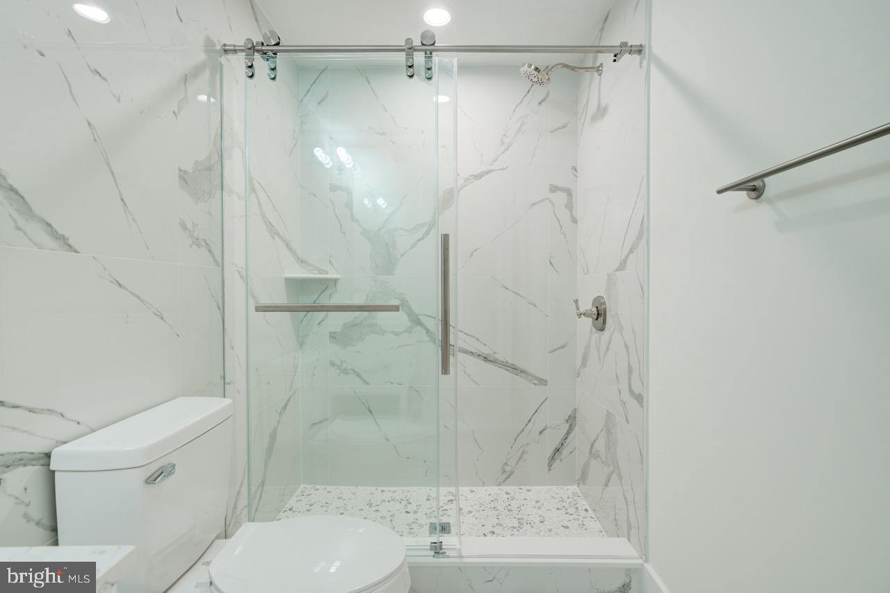 2621 E HUNTINGDON STREET