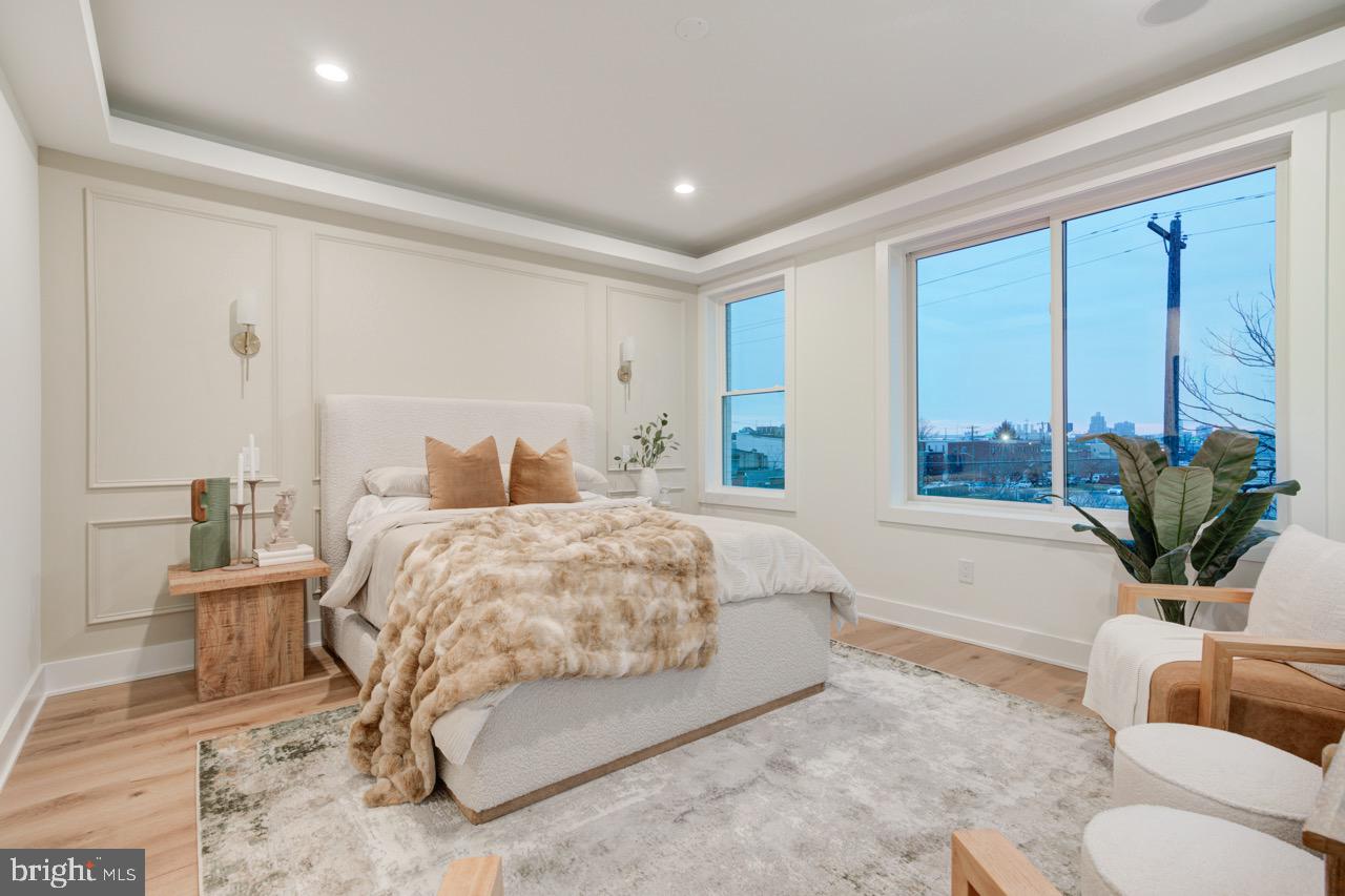 2621 E HUNTINGDON STREET