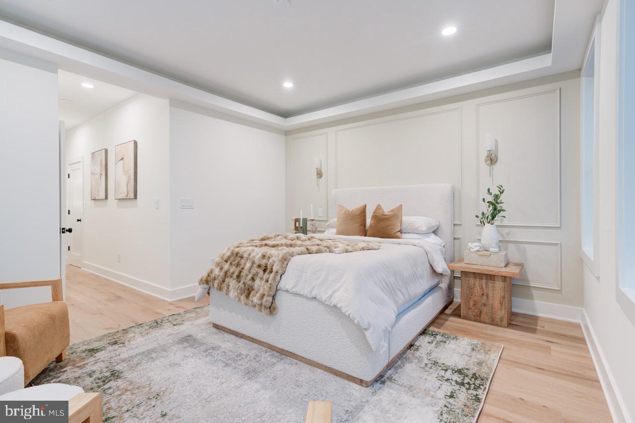 2621 E HUNTINGDON STREET