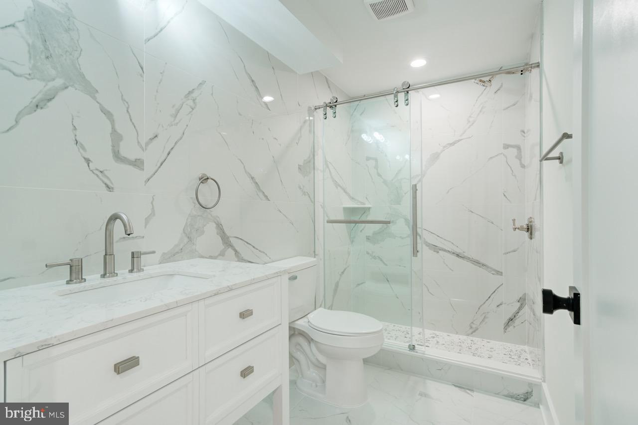 2621 E HUNTINGDON STREET