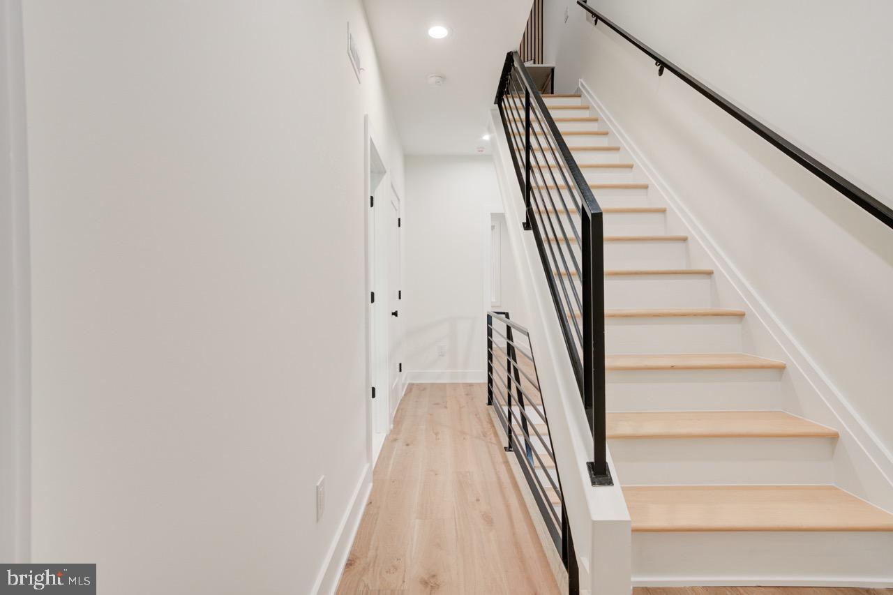 2621 E HUNTINGDON STREET