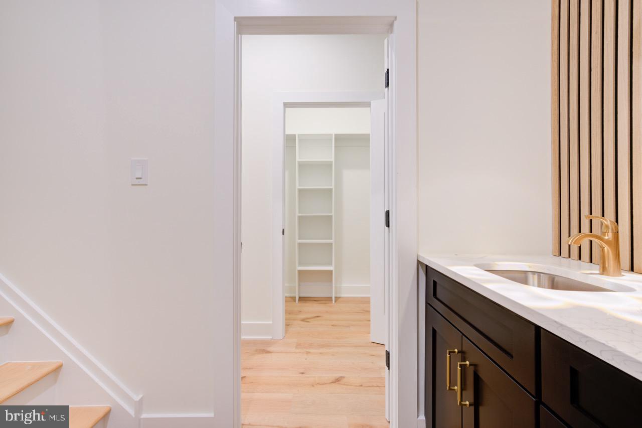 2621 E HUNTINGDON STREET