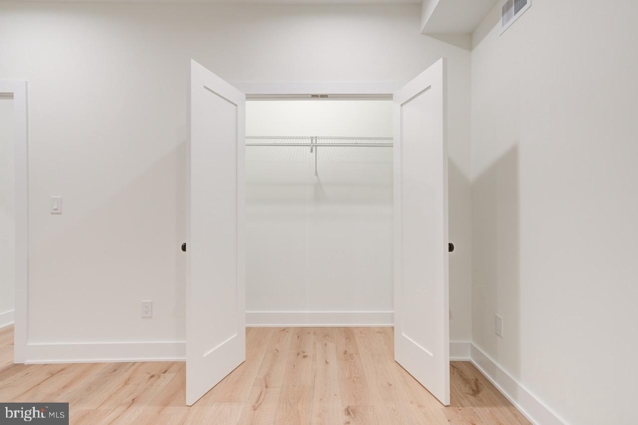 2621 E HUNTINGDON STREET