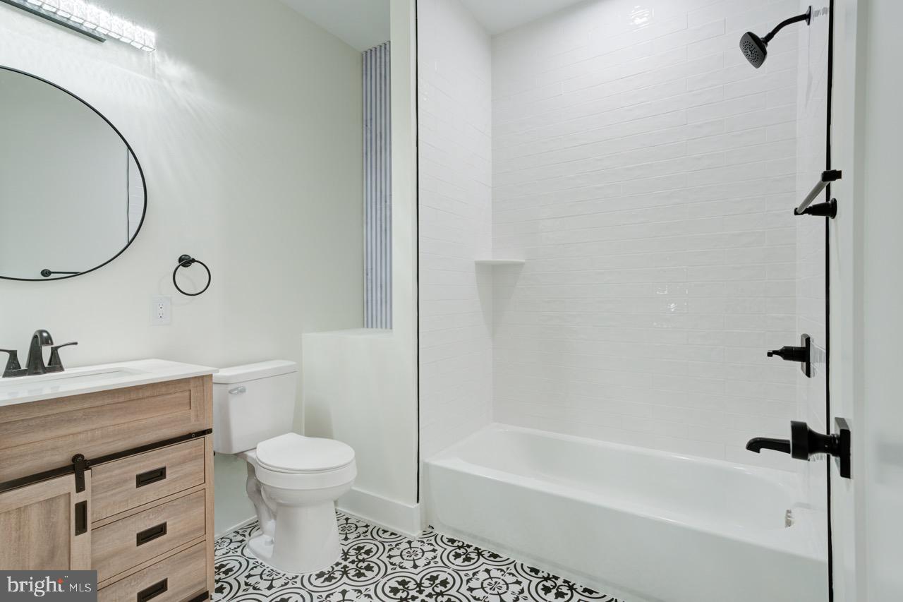 2621 E HUNTINGDON STREET