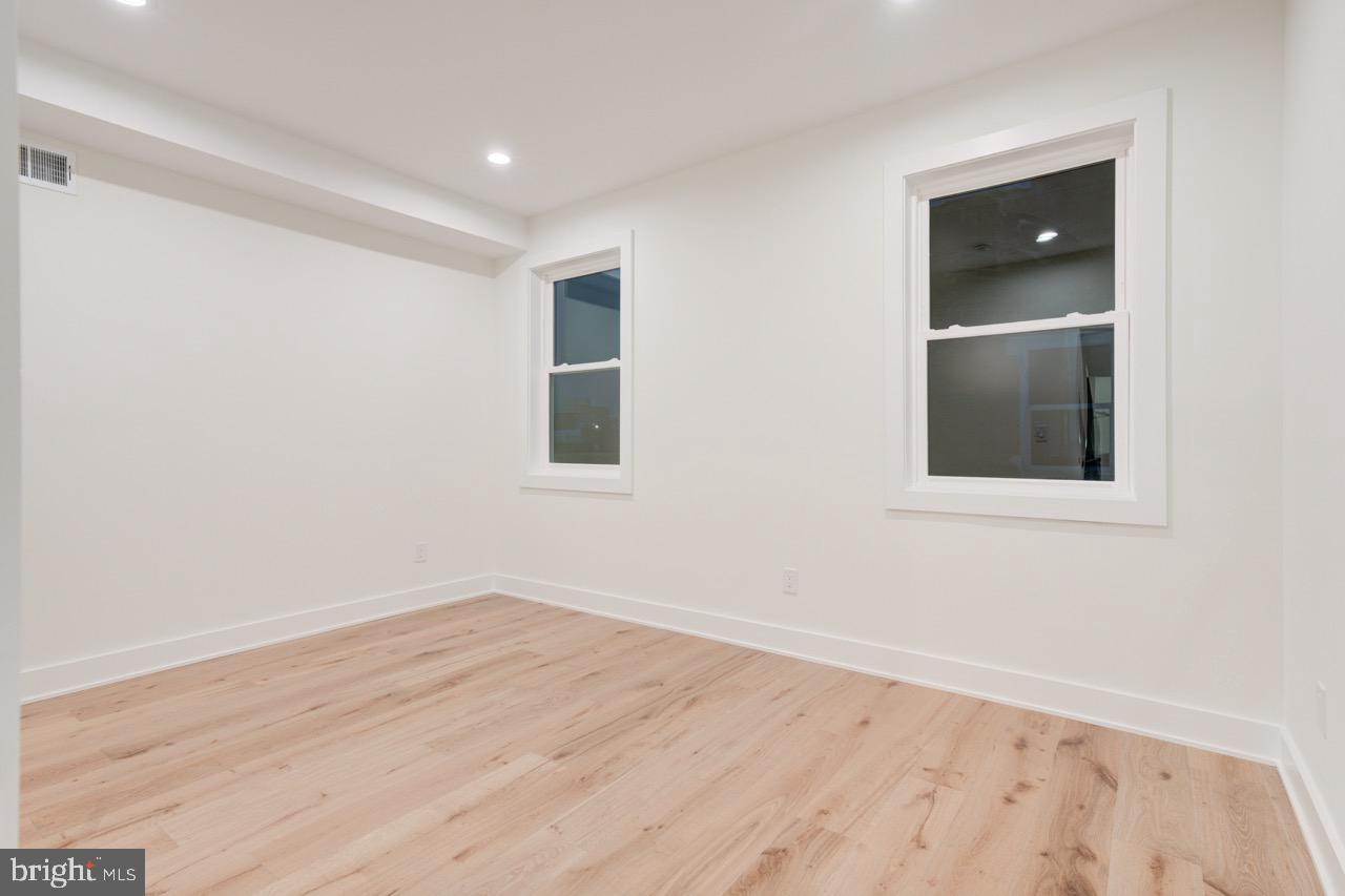 2621 E HUNTINGDON STREET