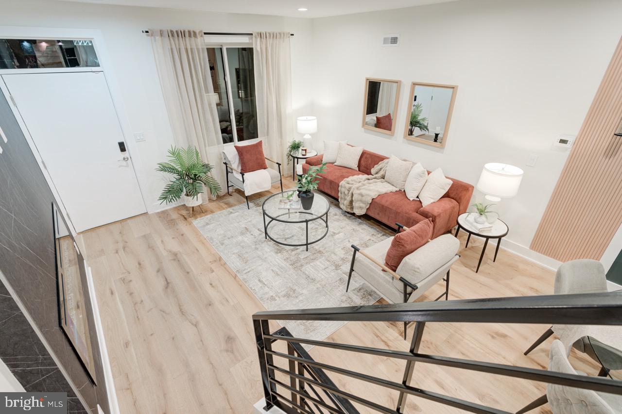 2621 E HUNTINGDON STREET