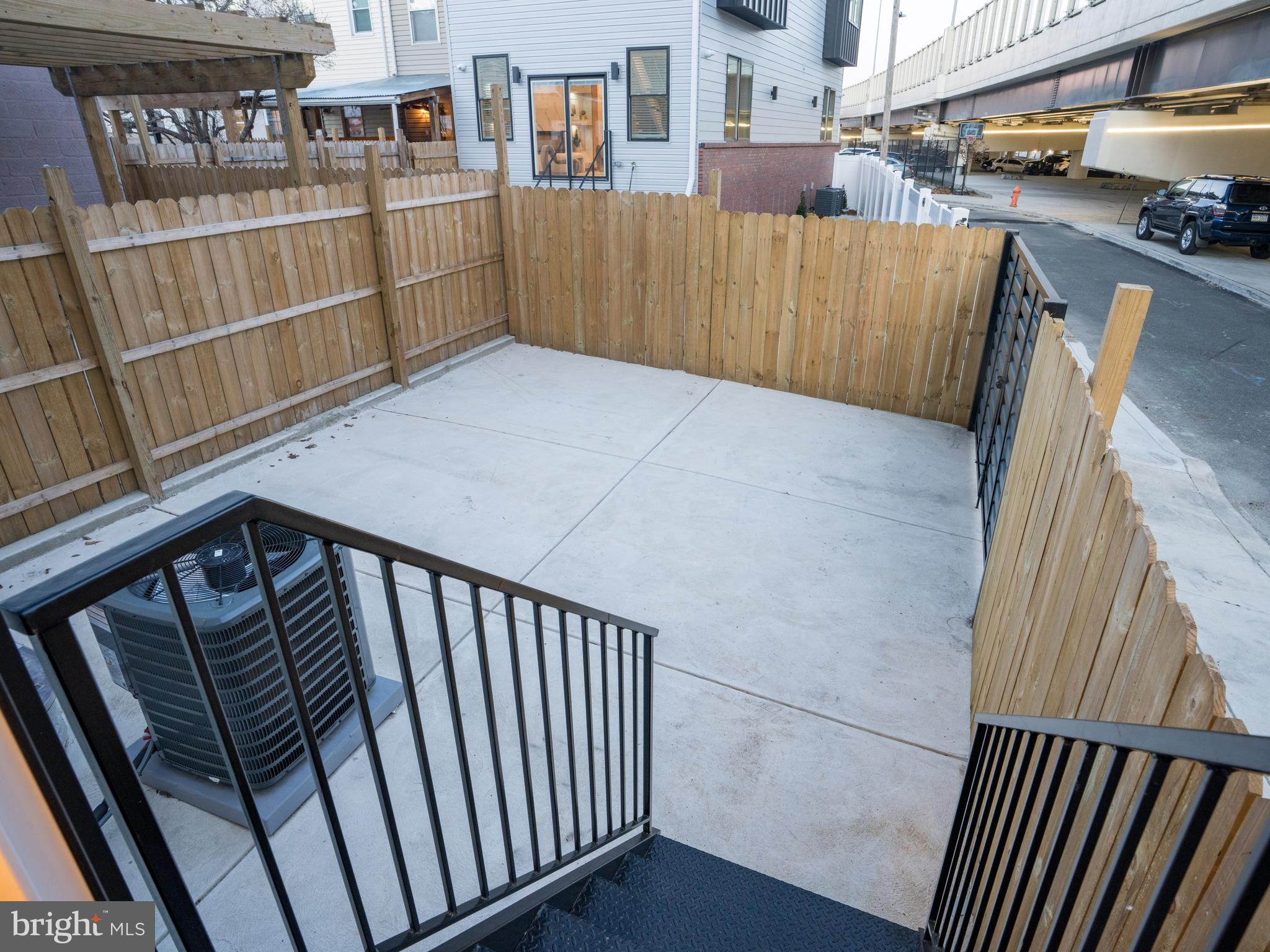 1019 E PALMER STREET