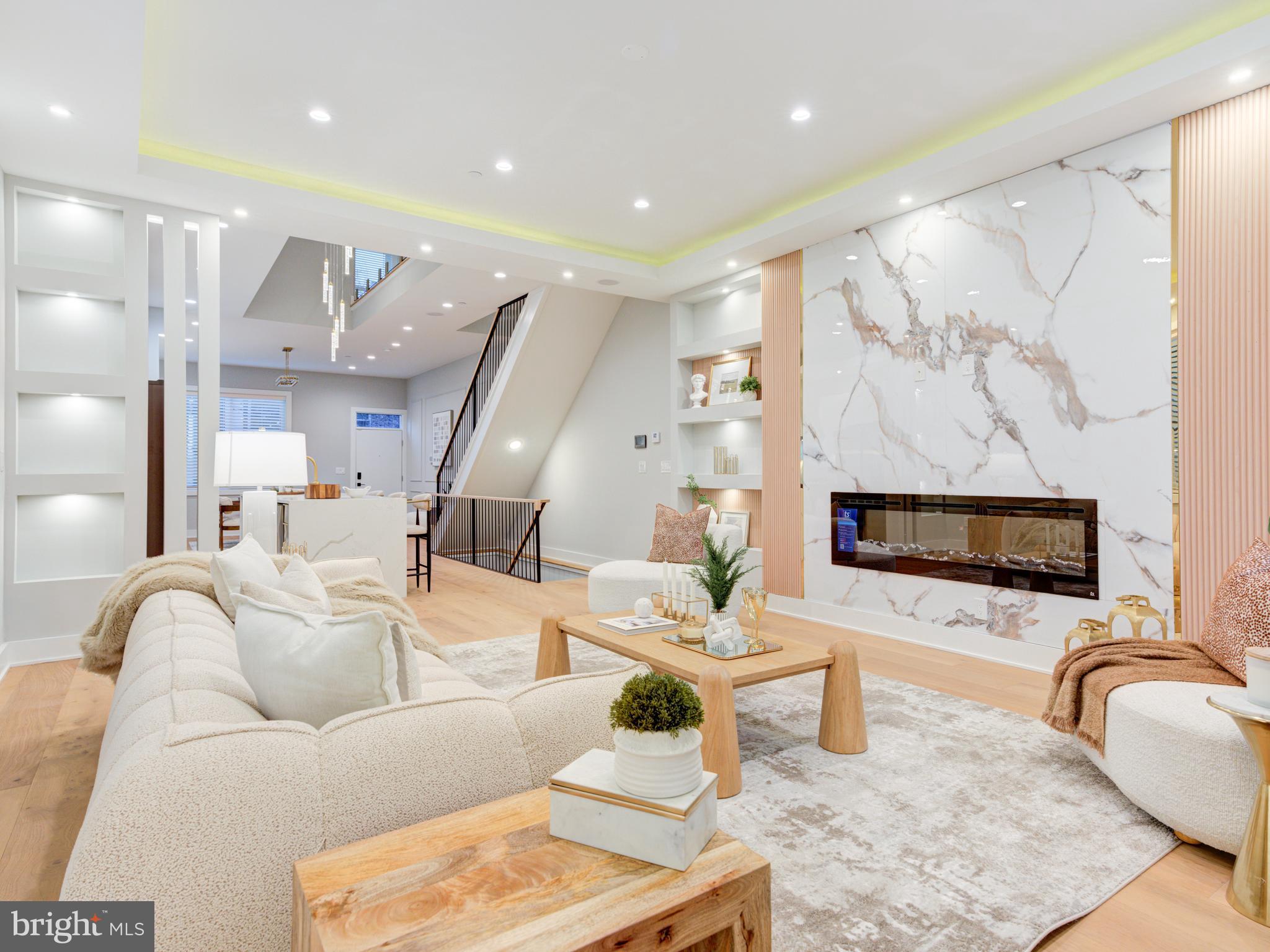 1019 E PALMER STREET