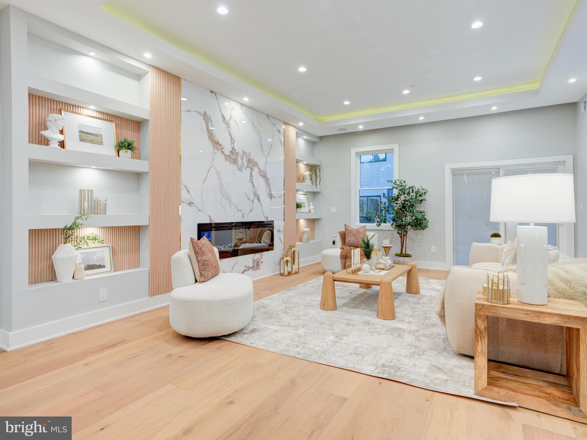 1019 E PALMER STREET