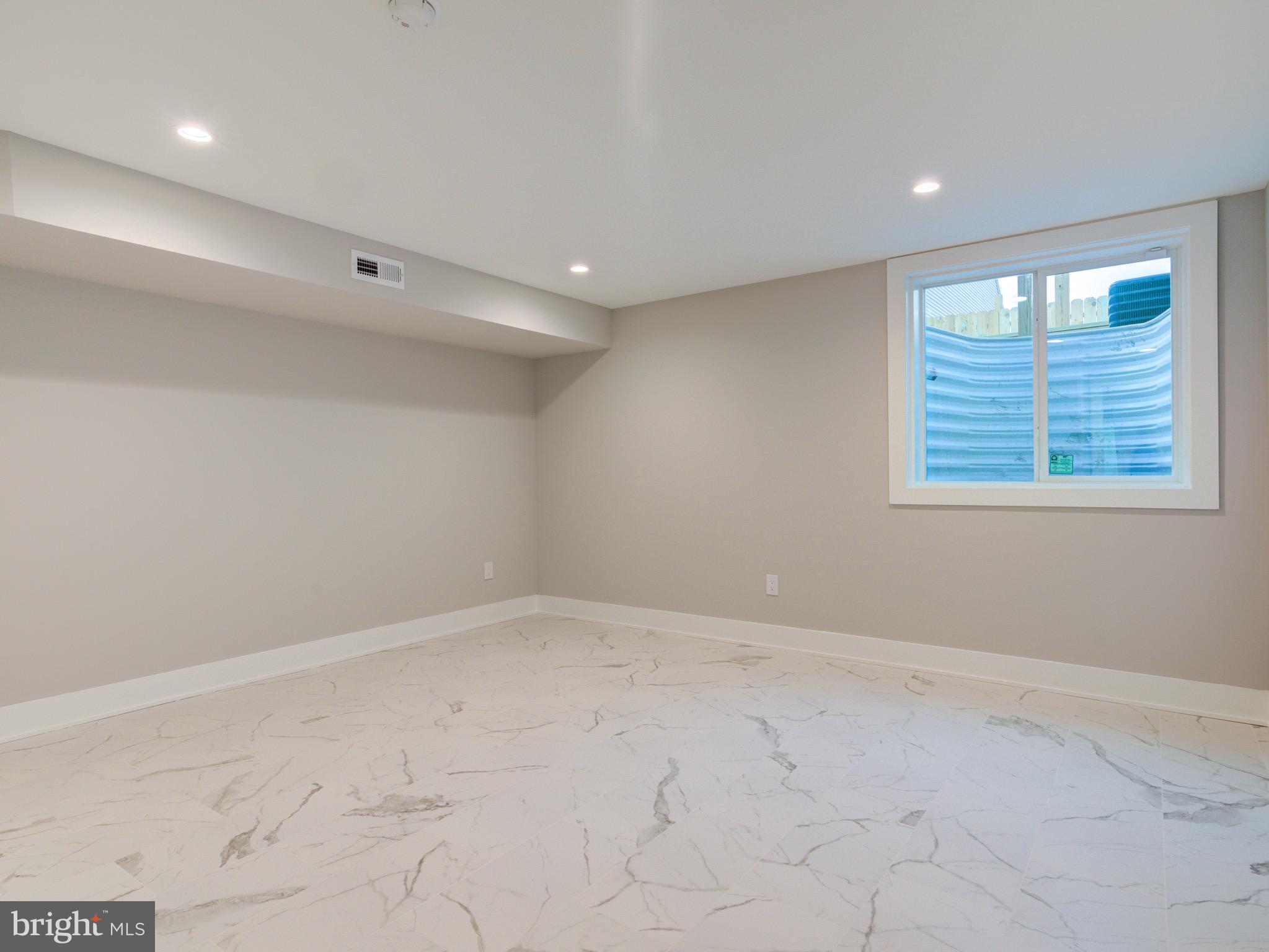 1019 E PALMER STREET