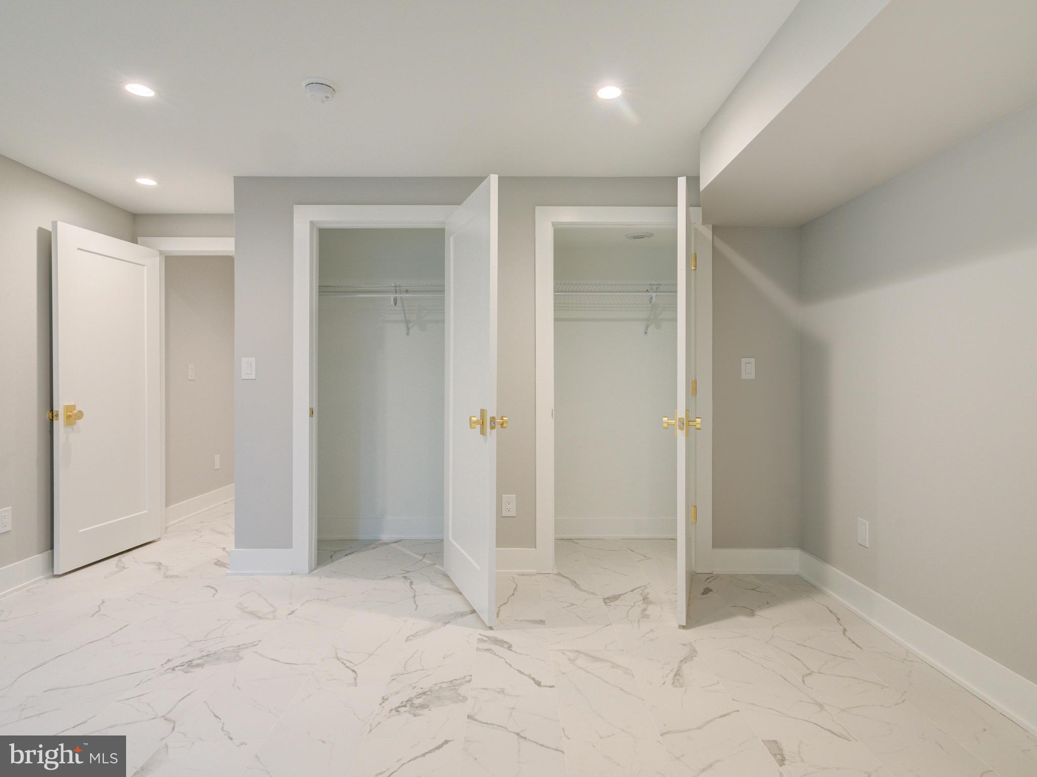 1019 E PALMER STREET