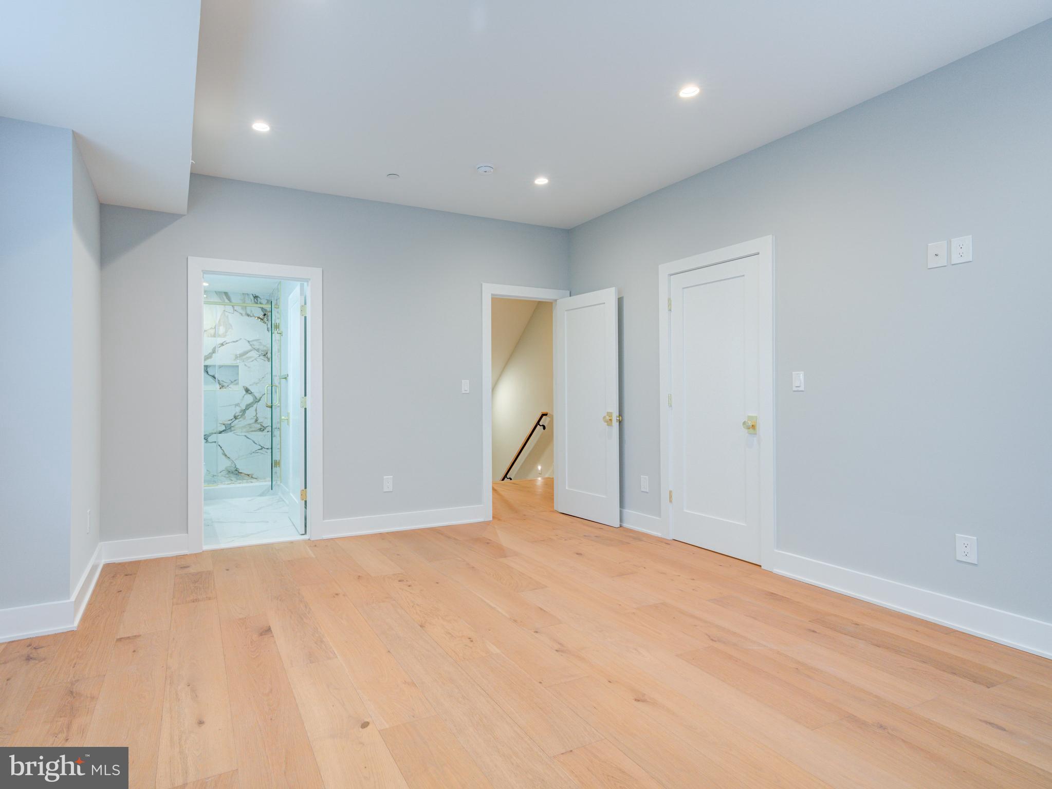 1019 E PALMER STREET