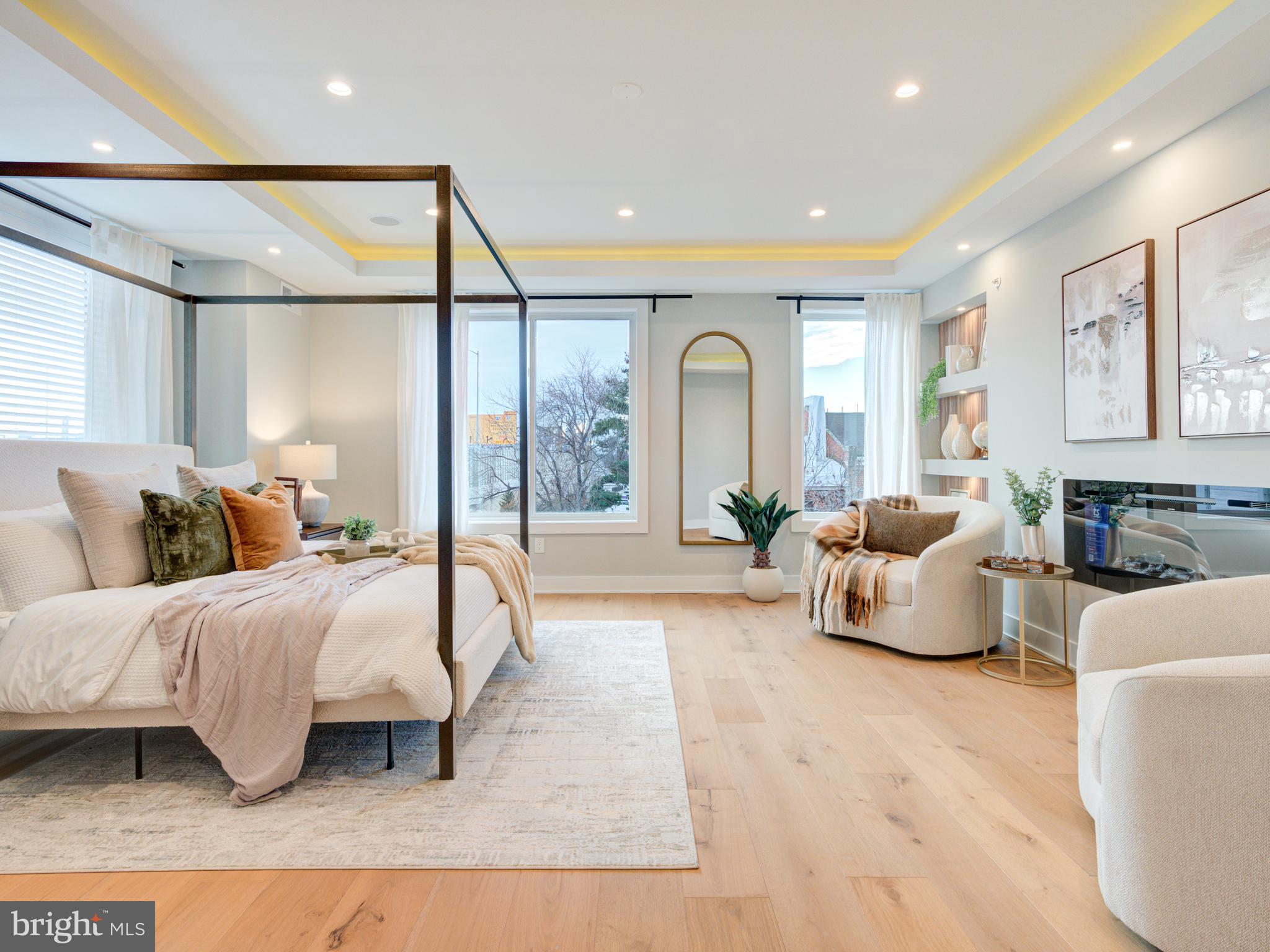 1019 E PALMER STREET