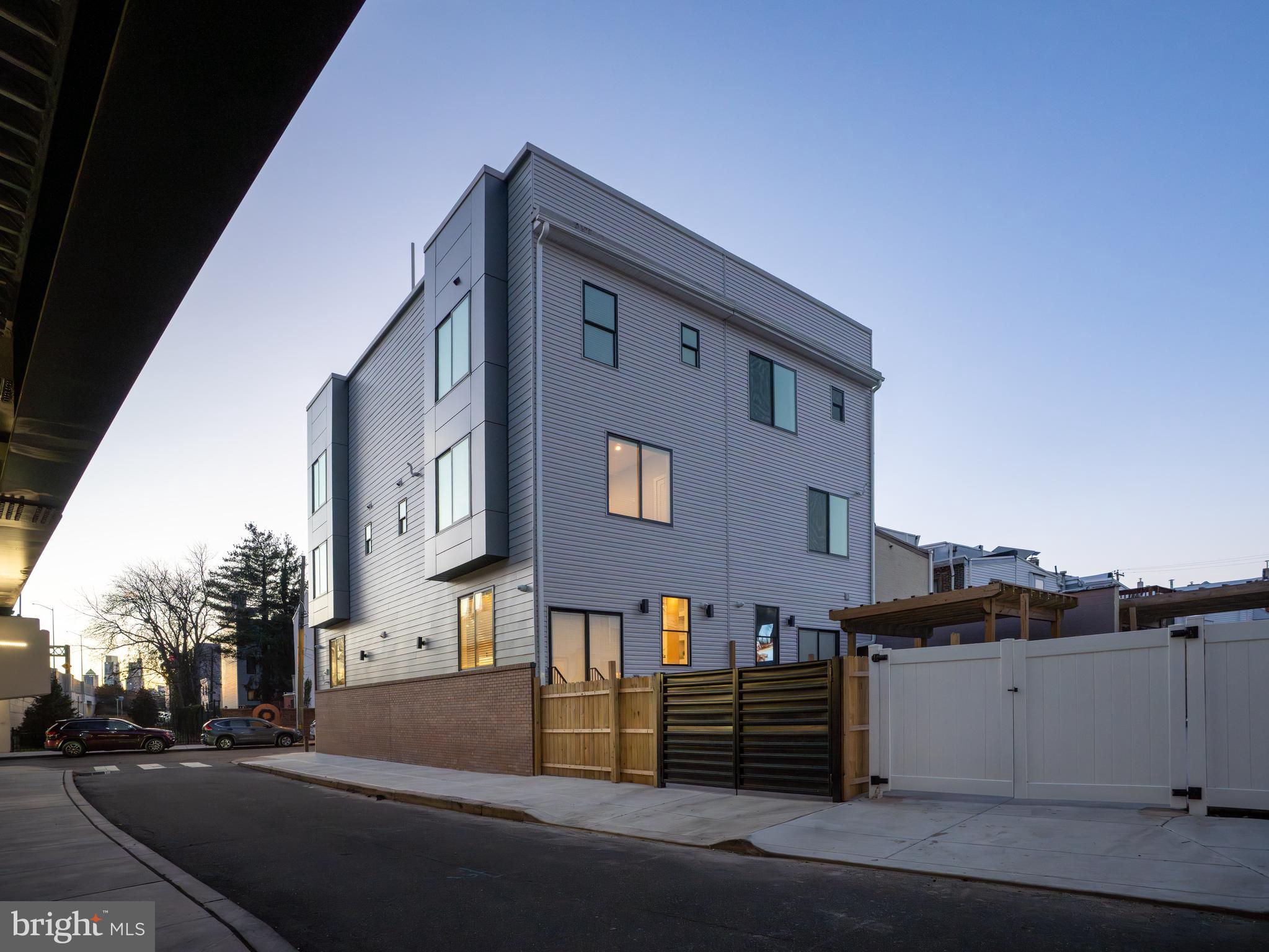 1019 E PALMER STREET