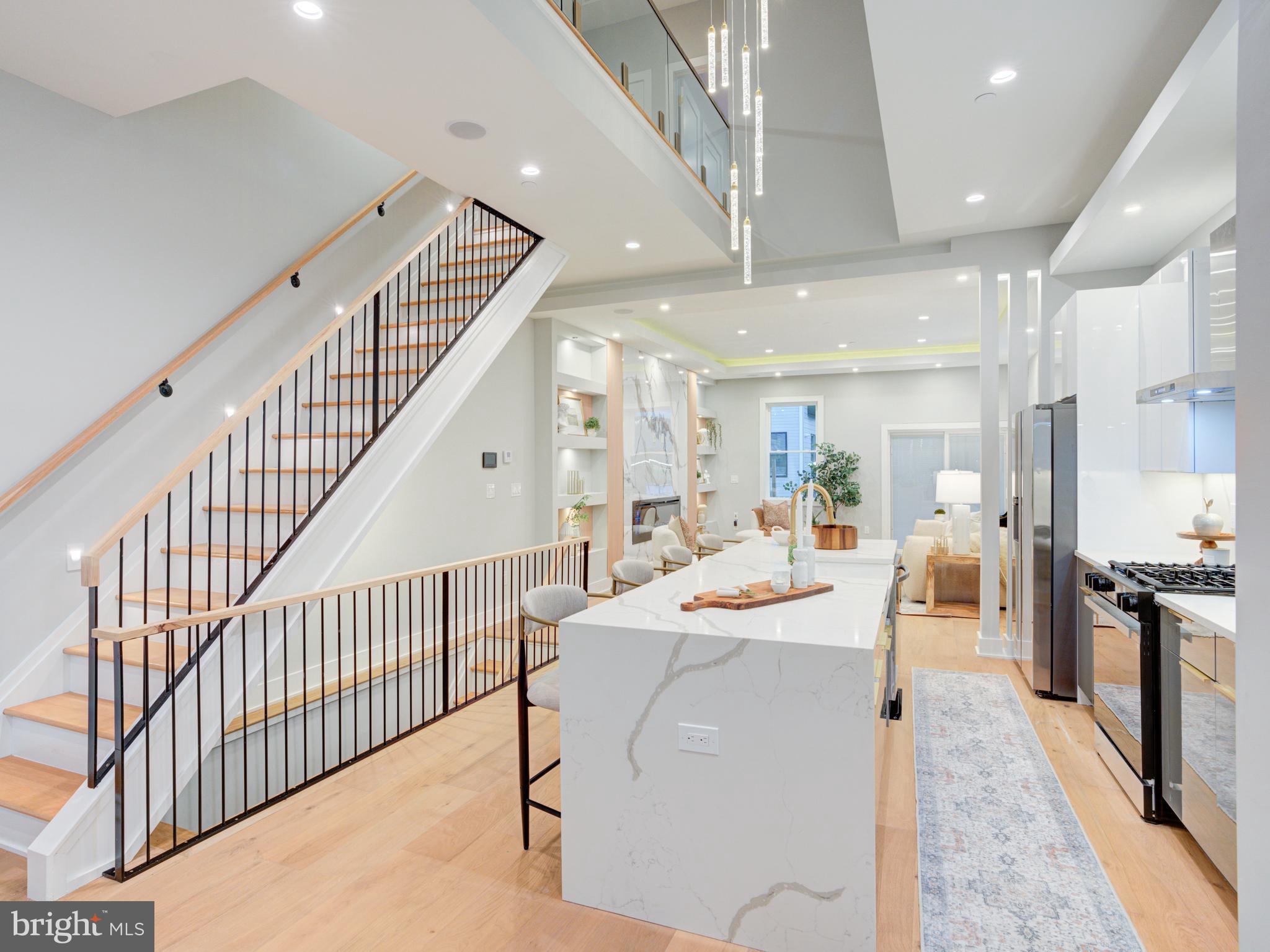 1019 E PALMER STREET