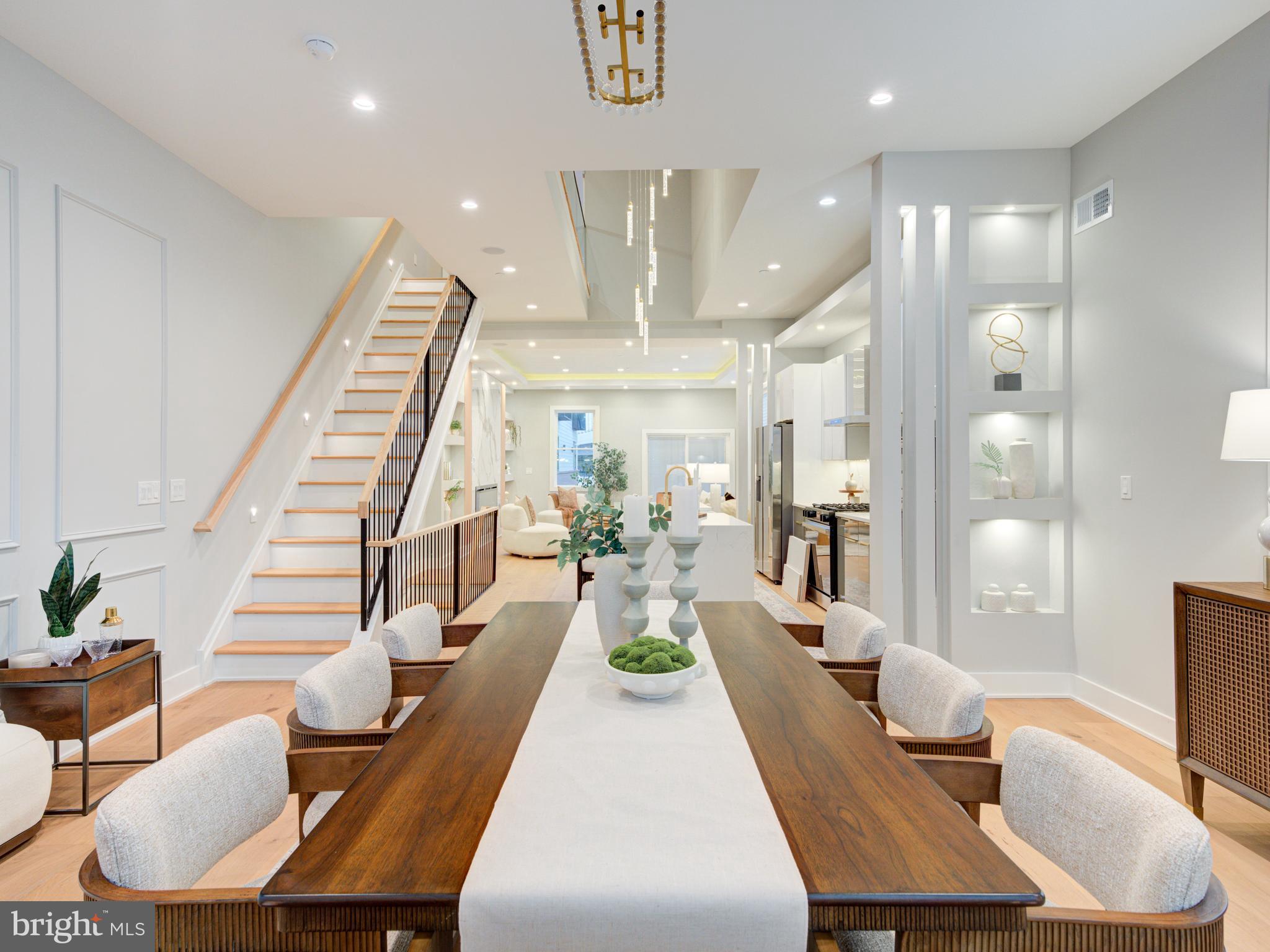 1019 E PALMER STREET