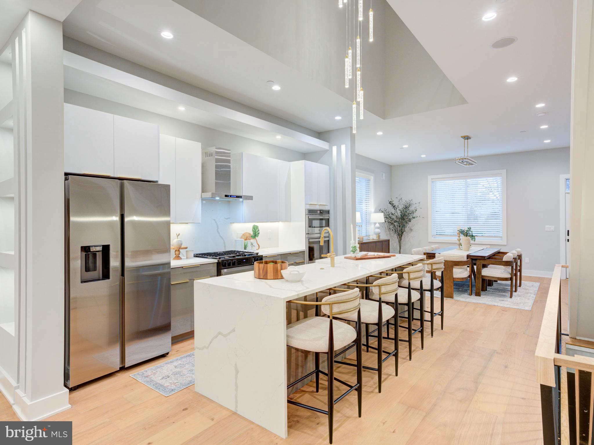 1019 E PALMER STREET